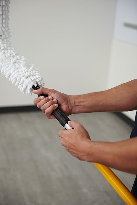 Rubbermaid Commercial Products HYGEN Quick-Connect Flexible Dusting Wand with Microfiber Sleeve White Flexible Dusting for Office/School/Stadium/Lobby/Restaurant