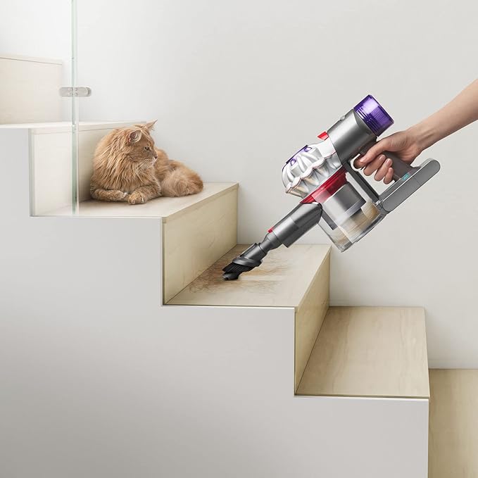 Dyson V7 Advanced Cordless Stick Vacuum Cleaner - Silver - Light Weight and to Clean up high Battery Operated Portable Carpet and Hard Floor Cleaning + USB A to C Cable