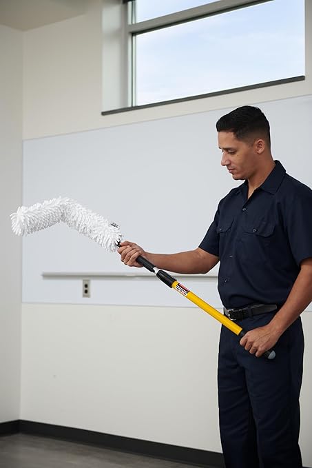 Rubbermaid Commercial Products HYGEN Quick-Connect Flexible Dusting Wand with Microfiber Sleeve White Flexible Dusting for Office/School/Stadium/Lobby/Restaurant