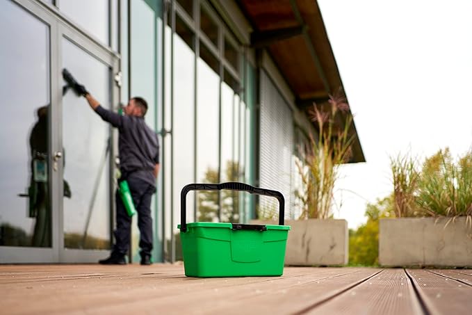Unger QB12B Bucket 12 litres for Washers up to 35 cm Wide with Litre Scale Including Strainer as Shelf Rectangular Shape