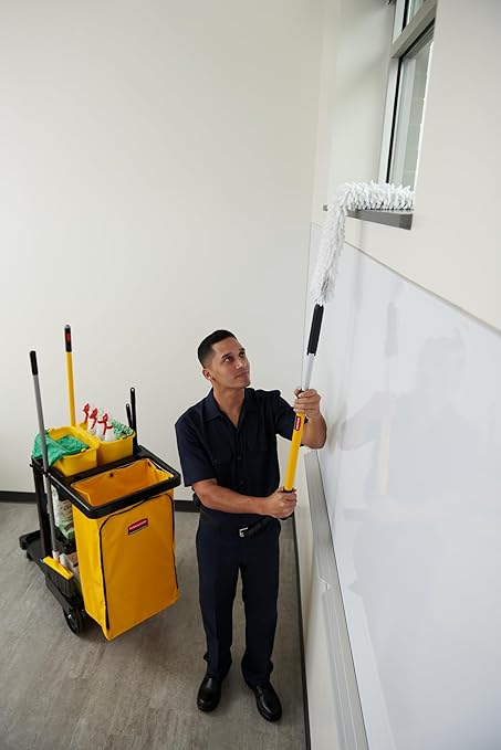 Rubbermaid Commercial Products HYGEN Quick-Connect Flexible Dusting Wand with Microfiber Sleeve White Flexible Dusting for Office/School/Stadium/Lobby/Restaurant