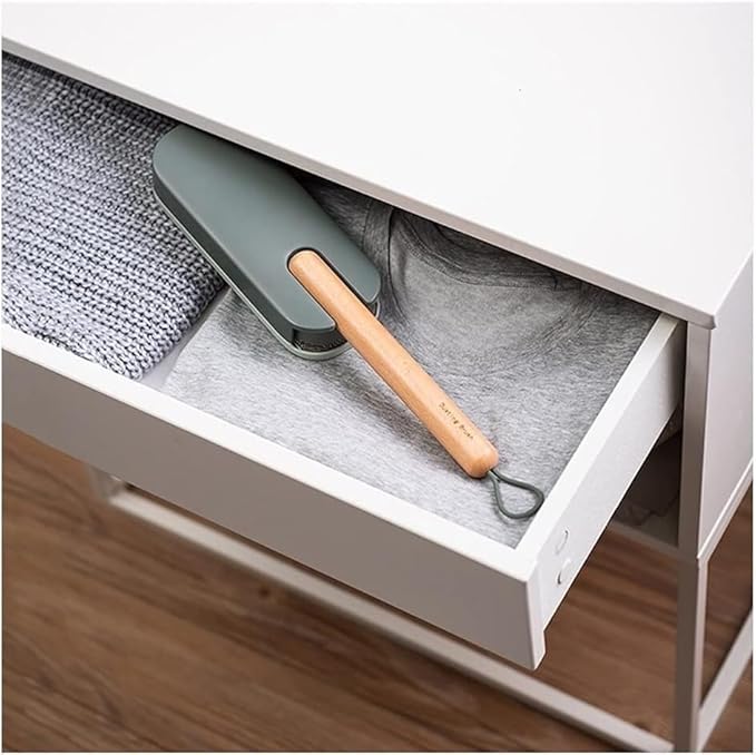 Whisk Broom Hand HeldHand BrushAnti-Static Dust Brush Multifunctional Cleaning Brush Non-Slip Handle Suitable for Home Hotel Bed Car Soft Clothes Hanging Storage dust Catcher(Green)