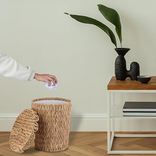 4 Gallon Wicker Trash Can with Scalloped Edge Lid Wicker Waste Basket with Removable Plastic Liner for Bathroom Bedroom Office Home