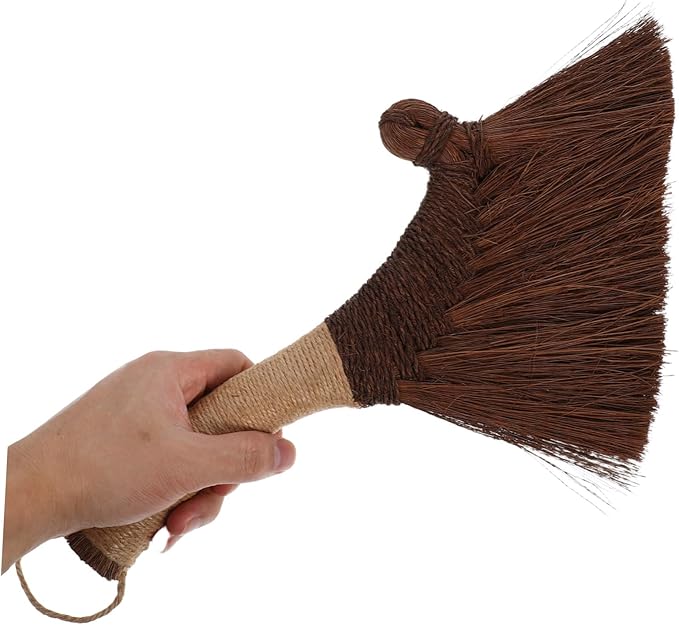1pc Desk Broom Soft Bristles for Dust Removal Handheld Whisk Broom for Home and Office for Cleaning Desktops Bookshelves and Keyboards Natural Straw Material Portable and