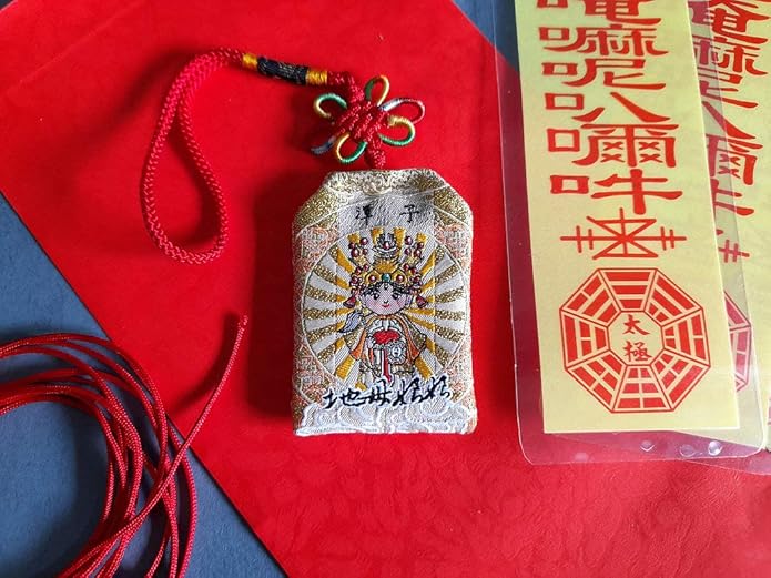 Taoist Fulu Talismans Lucky Charm Set: Dharma Taoist Mantra Positive Energy Amulet for Protection Feng Shui Exorcise Evil. Empowering Ward Off Evil Spirits(2 Broom + 5 Talisman + Amulet)