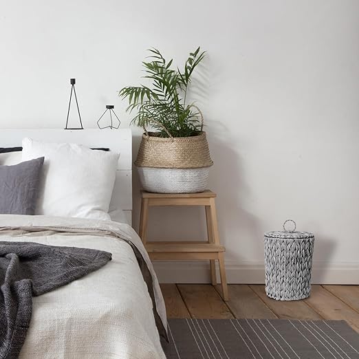 Plastic Wicker Trash Can with Lid - 2.6 Gallon Small Garbage Can with Removable Liner Bucket for Bedroom Bathroom Living Room - Boho Hand Woven Waste Basket for Home Office Grey