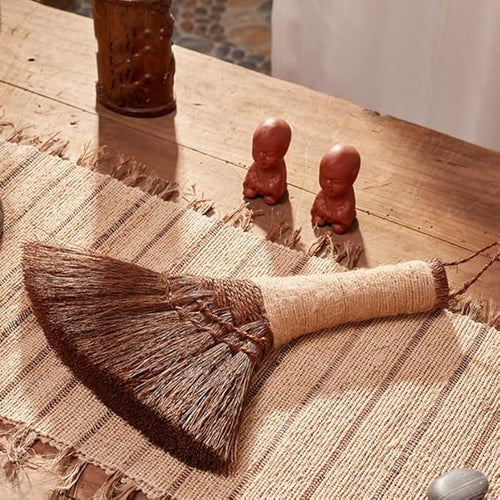 1Pc Natural Straw Whisk Broom Small Hand Broom with Ergonomic Shape for Multi-Surface Cleaning Mini Fireplace Sweeper Brush for Indoor oOutdoor Desktop Sofa Cleaning Use