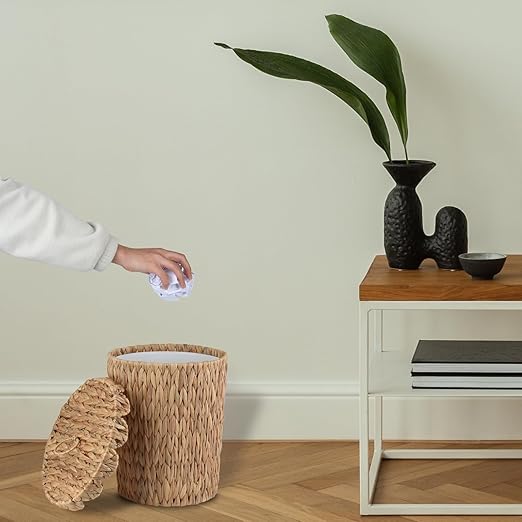 2.6 Gallon Wicker Trash Can with Scalloped Edge Lid Wicker Waste Basket with Removable Plastic Liner for Bathroom Bedroom Office Home