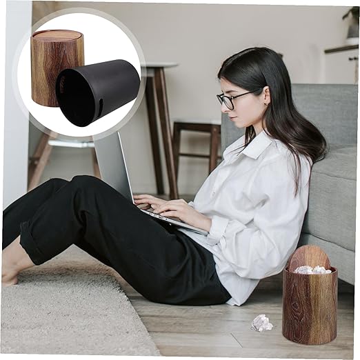 Swing Lid Garbage Can with Vintage Artificial Wood Grain Plastic Trash Bin for Bathroom Bedroom Office Easy-Clean Wastebasket for Efficient Waste Disposal