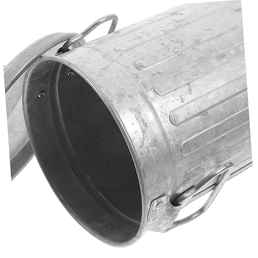 Decorative Iron Desktop Organizer Bucket Vintage American Style Small Trash Can for Office Bedroom and Home Creative Wastebasket Versatile Functionality