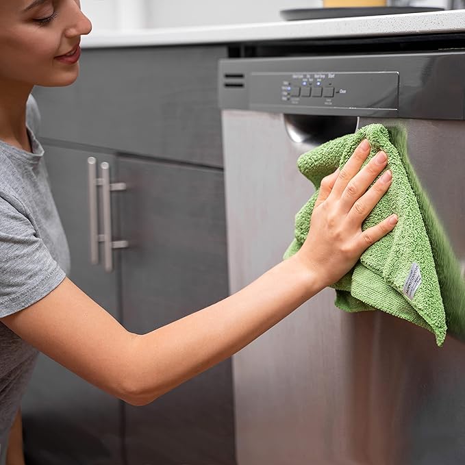 Nano Towels Cleaning Cloths - Cleans with Only Water - Wipes Away Dust Spills &amp Grime Instantly Without Chemicals Paper Or Microfiber Supplies. Kitchen Bathroom Glass 14x14” 4-Pack Green