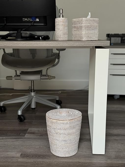 KOUBOO La Jolla Rattan Round Waste Basket With Lid &amp Plastic Insert 2 Gallon Woven Wastebasket for Bathroom Kitchen Office Living Room &amp Home Decor White Wash