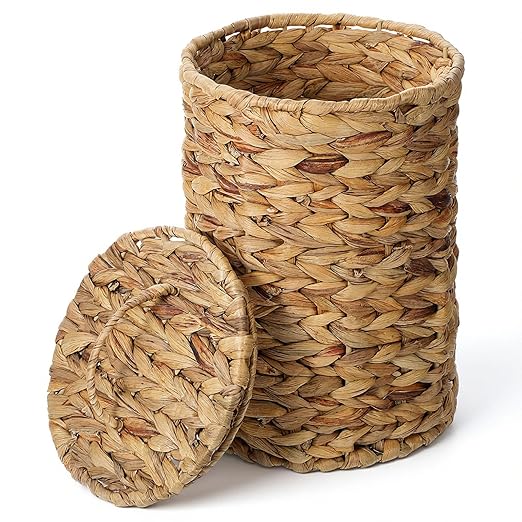 1.5 Gallons Wicker Trash Can with Lid Handle Boho Woven Braided Bathroom Waste Basket Trash Can Large Woven Bin for Office Bedroom Living Room Kitchen (Natural Braided Wicker Round)
