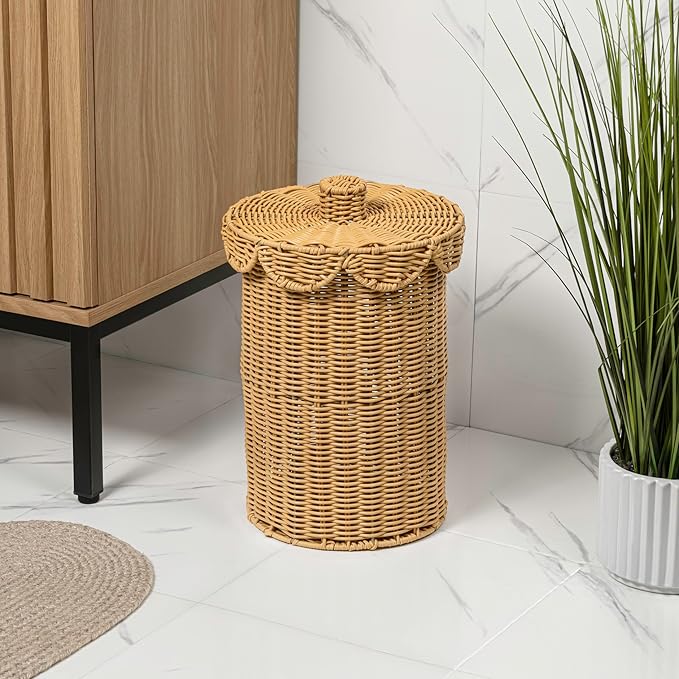 happimess HPM1408A Fern Modern Bohemian Resin 2.9-Gallon Cylinder Wicker Watebasket with Scalloped Lid Natural